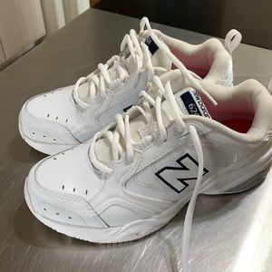EUC NEW BALANCE 624 size 7.5 E